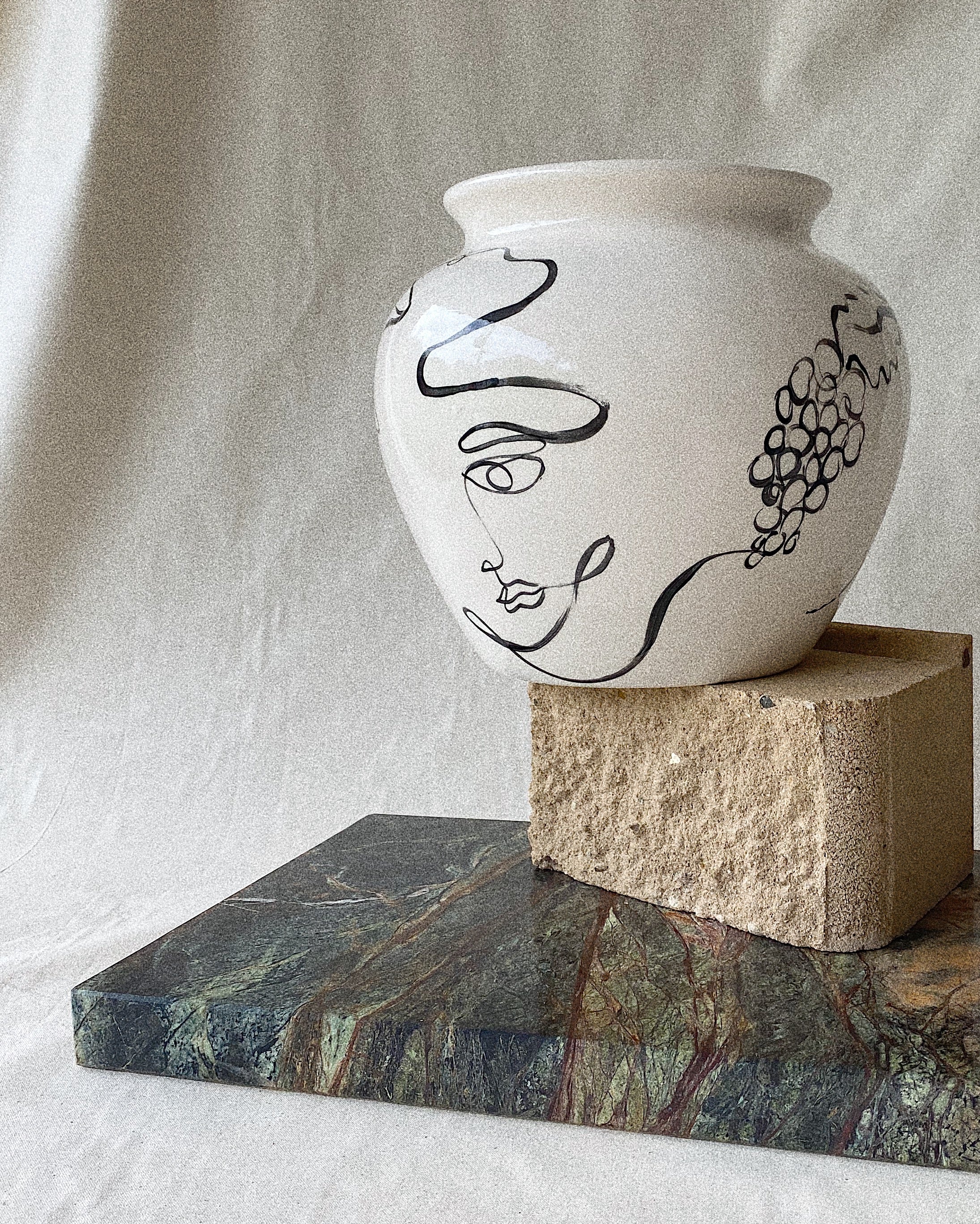 Curve Vase - Ink